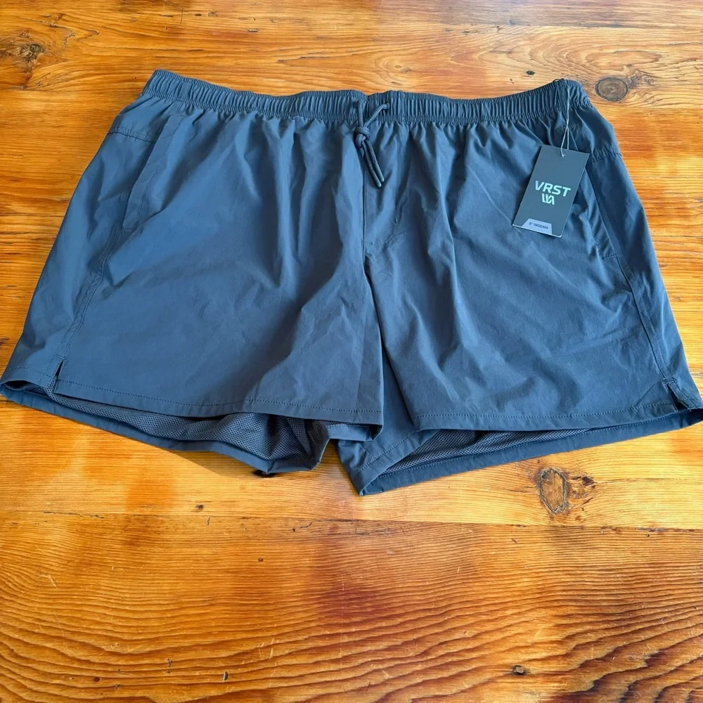 NWT‎ VRST Men's Athletic Shorts in Gray drawstring zip pocket lined 2X new